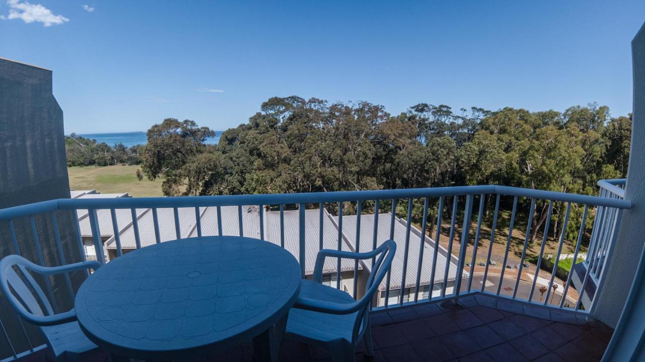 Absolute Beachfront Opal Cove Resort Korora Exteriör bild